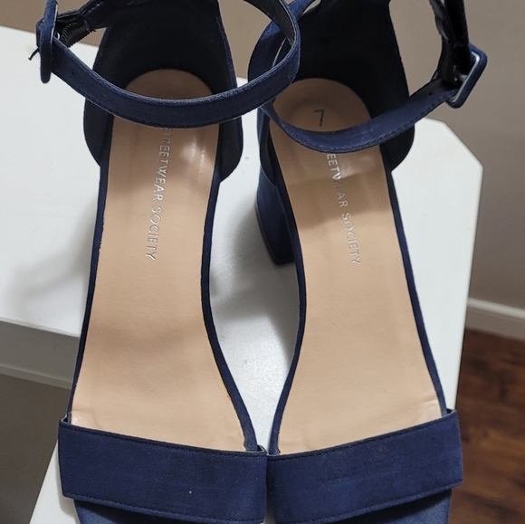 SWS Navy blue suede heels - Picture 3 of 3